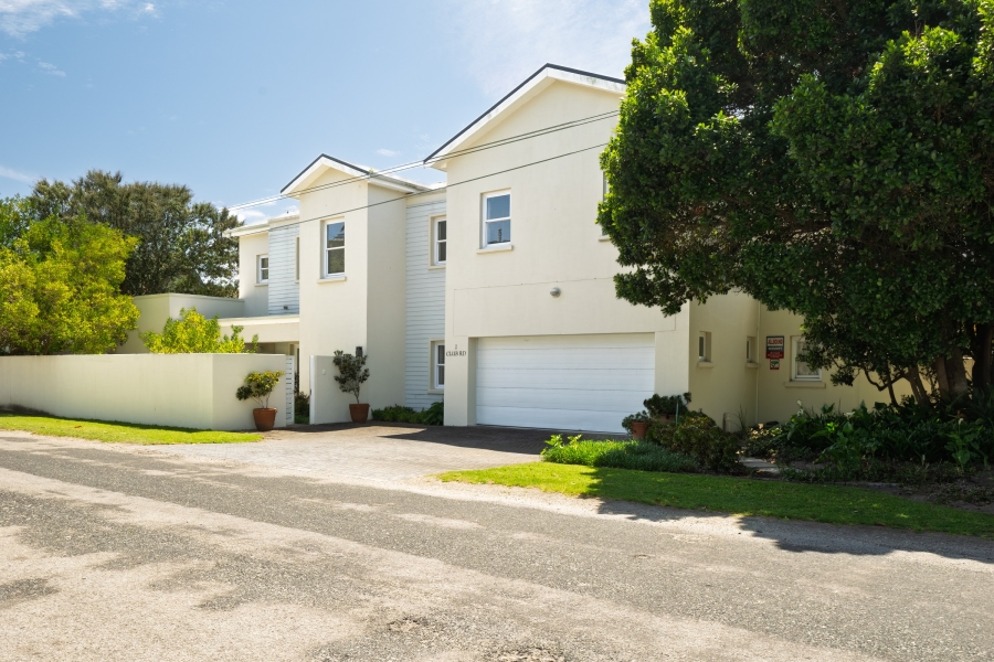 4 Bedroom Property for Sale in Leisure Isle Western Cape